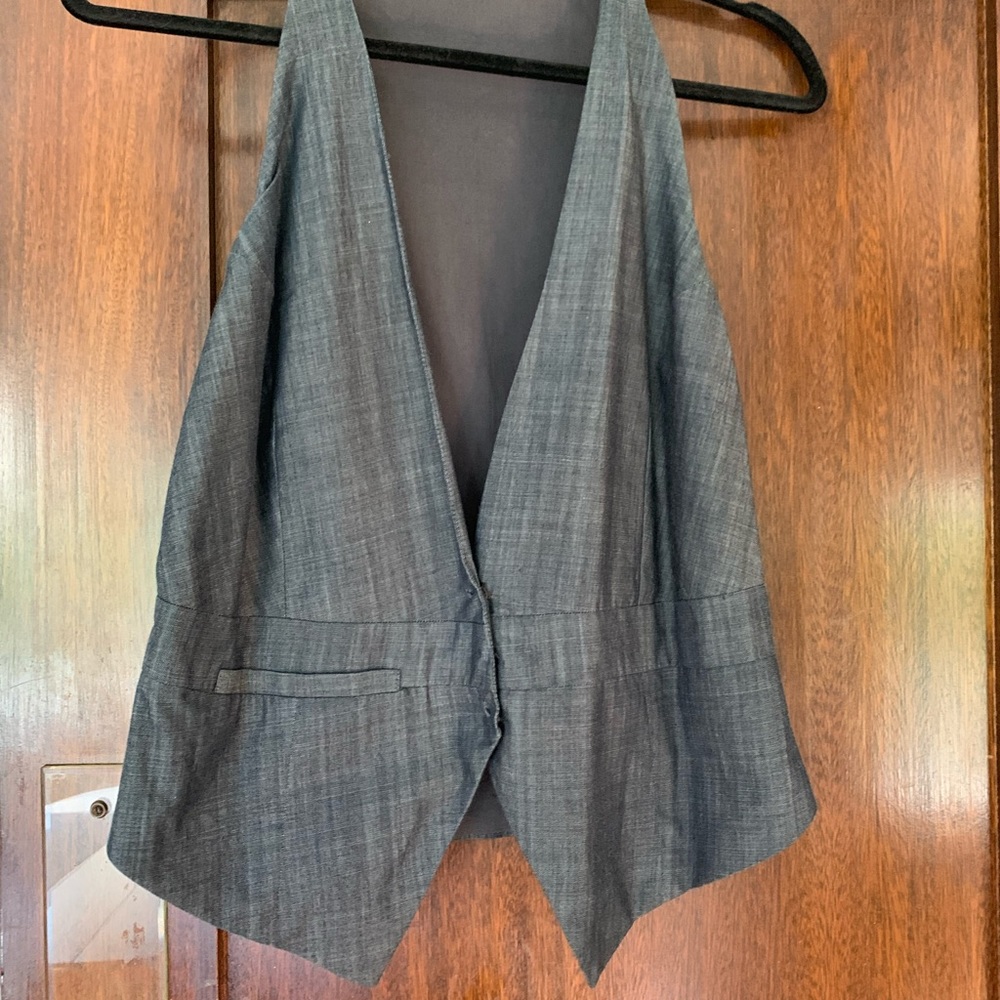 Women’s cotton vest.